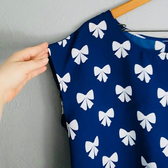 DIVIDED by H&M Navy Boxy Fit Crop “Bow” Top - Picture 6 of 14